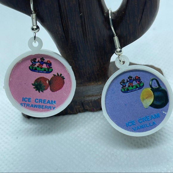 Handmade Vintage Ice Cream Tub Snack Charm Earrings Strawberry and Vanilla - Picture 2 of 3